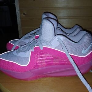 Nike Women's Pink and Gray Athletic Shoes